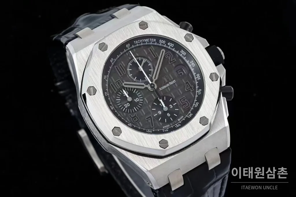 오데마피게 로열오크오프쇼어 스틸 블루다이얼 크로노그래프 오토매틱 42mm 블랙 가죽 스트랩