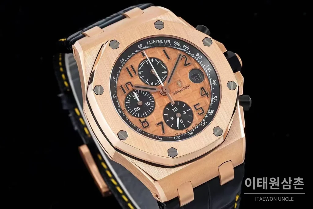 오데마피게 로열오크오프쇼어 스틸 블루다이얼 크로노그래프 오토매틱 42mm 블랙 러버 스트랩 로즈골드 베젤