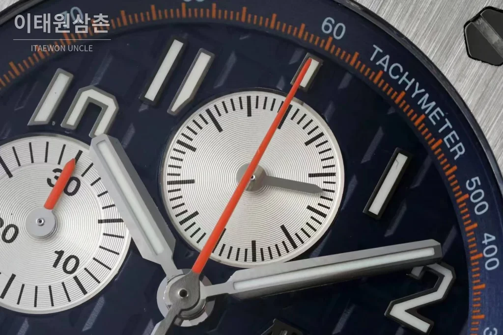 오데마피게 로열오크오프쇼어 스틸 블루다이얼 크로노그래프 오토매틱 42mm 블루 러버 스트랩