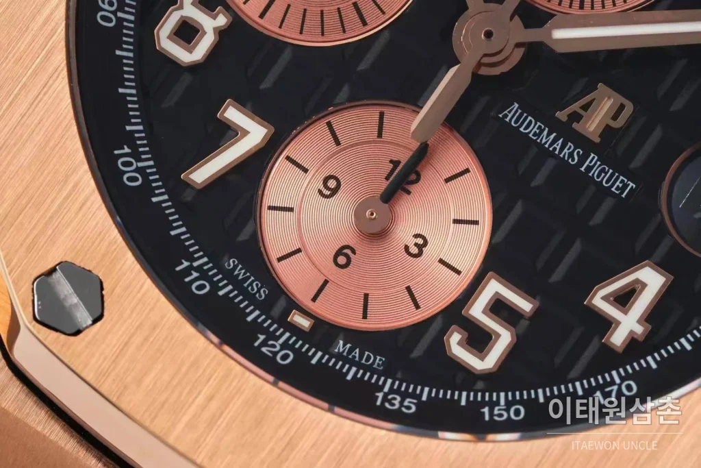 오데마피게 로열오크오프쇼어 스틸 블루다이얼 크로노그래프 오토매틱 42mm 블랙 가죽 스트랩 로즈골드 베젤