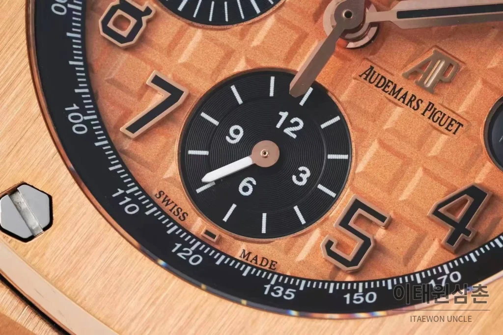 오데마피게 로열오크오프쇼어 스틸 블루다이얼 크로노그래프 오토매틱 42mm 블랙 러버 스트랩 로즈골드 베젤