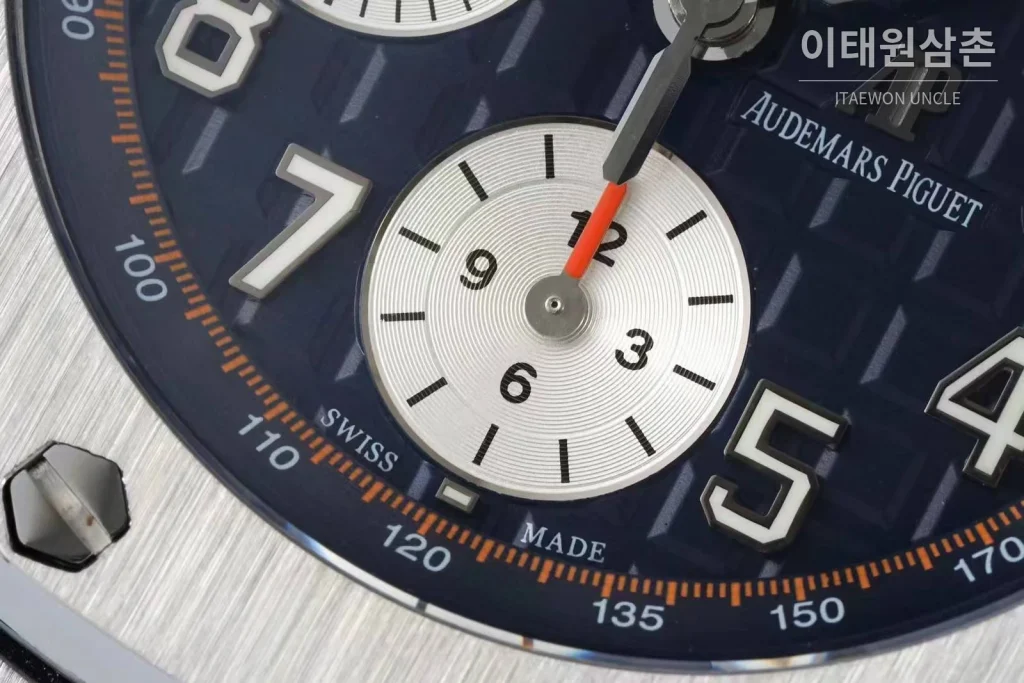 오데마피게 로열오크오프쇼어 스틸 블루다이얼 크로노그래프 오토매틱 42mm 블루 러버 스트랩