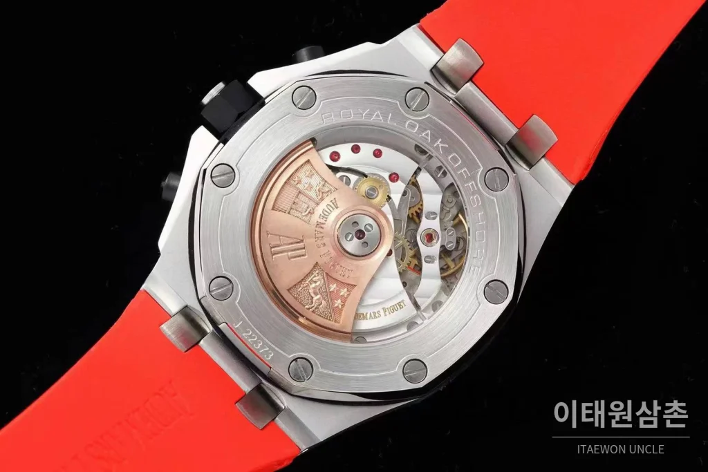 오데마피게 로열오크오프쇼어 스틸 블루다이얼 크로노그래프 오토매틱 42mm 레드 러버 스트랩 블랙 베젤
