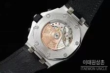 오데마피게 로열오크오프쇼어 스틸 블루다이얼 크로노그래프 오토매틱 42mm 블랙 가죽 스트랩