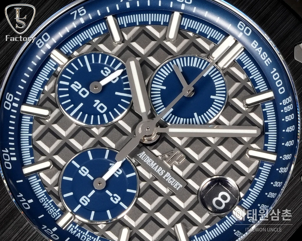 오데마피게 로열오크 오프쇼어 스틸 블루다이얼 크로노그래프 오토매틱 44mm