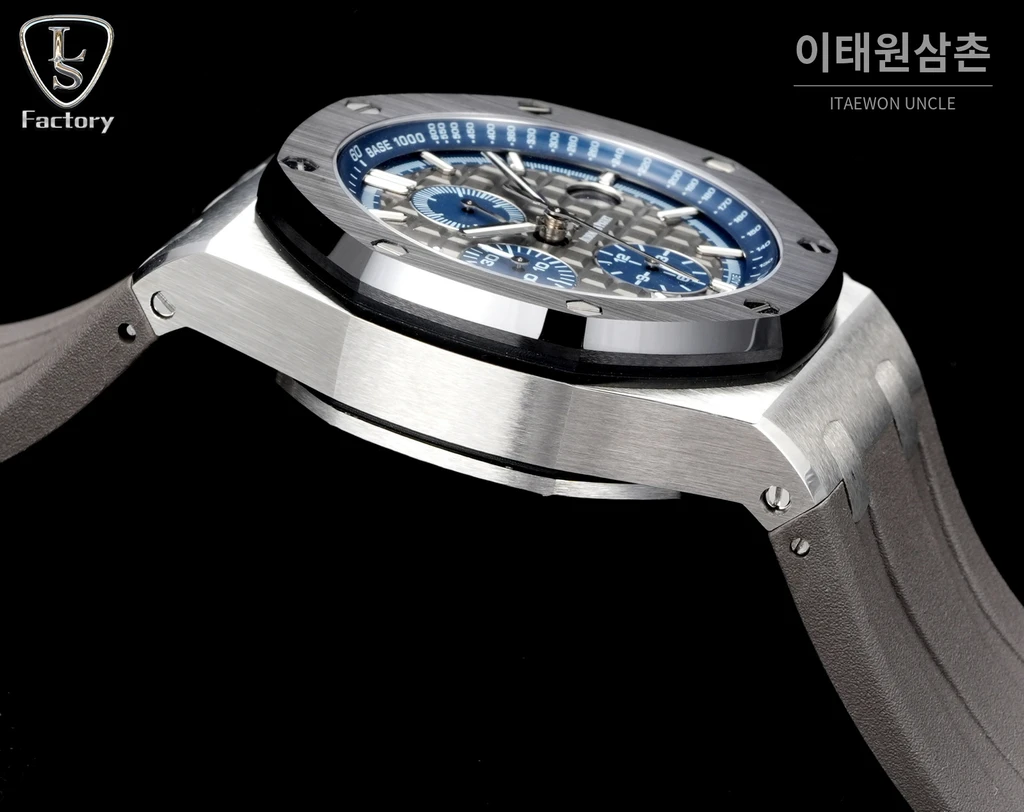 오데마피게 로열오크 오프쇼어 스틸 블루다이얼 크로노그래프 오토매틱 44mm