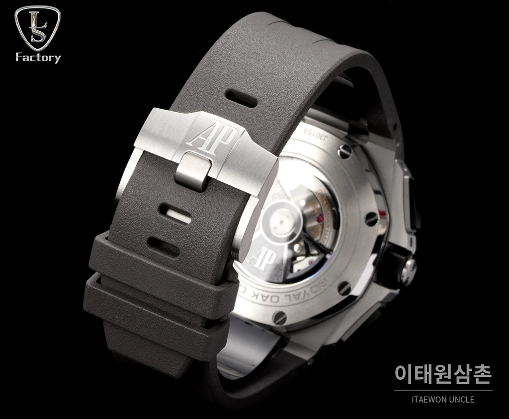 오데마피게 로열오크 오프쇼어 스틸 블루다이얼 크로노그래프 오토매틱 44mm