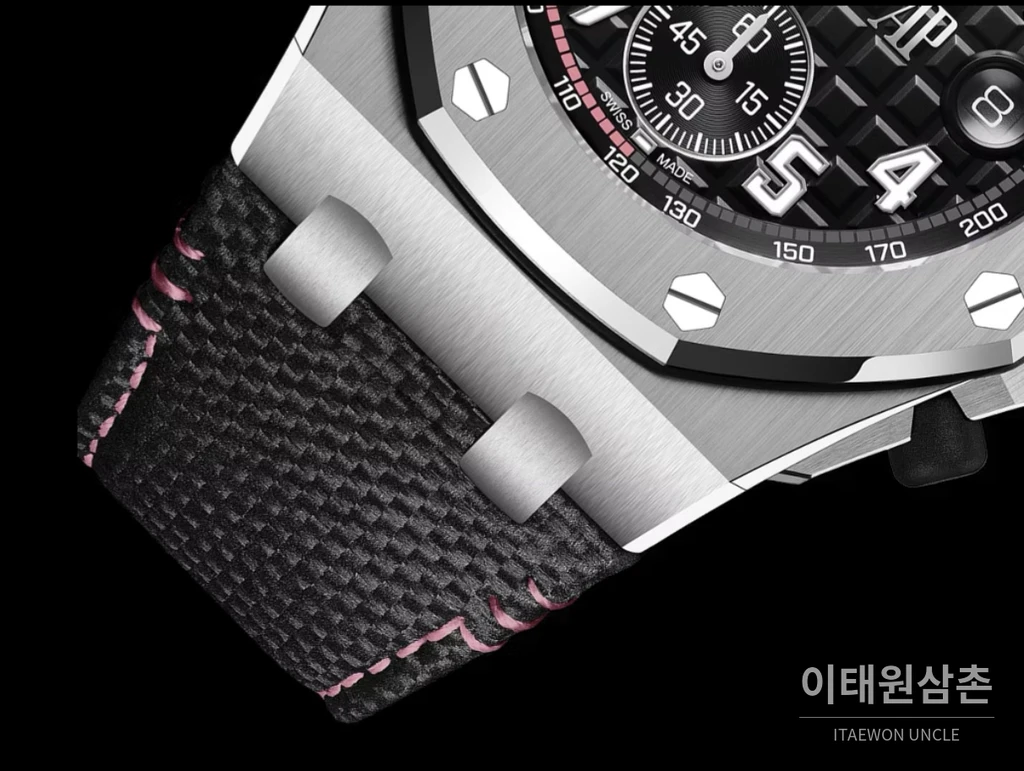 오데마피게 로열오크 오프쇼어 스틸 플루오로러버 크로노그래프 42mm 26238 블랙 다이얼