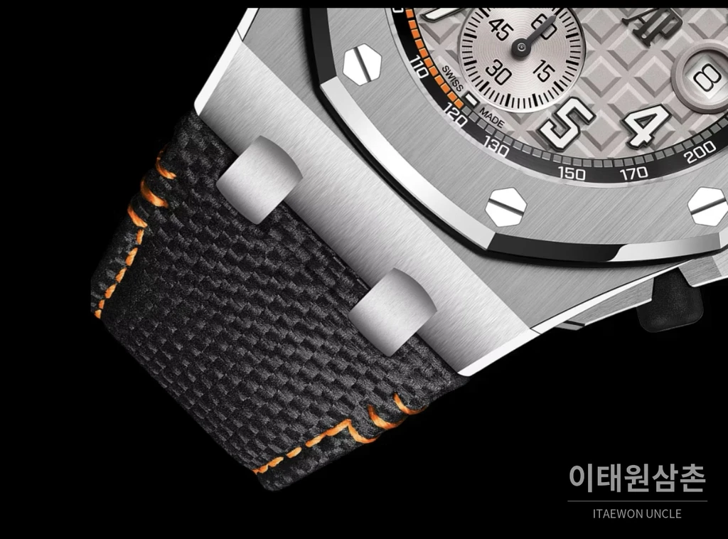 오데마피게 로열오크 오프쇼어 스틸 플루오로러버 크로노그래프 42mm 26238 그레이 다이얼 (2)