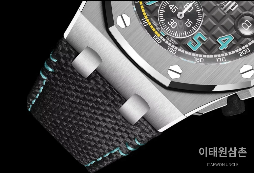 오데마피게 로열오크 오프쇼어 스틸 플루오로러버 크로노그래프 42mm 26238 그레이 다이얼