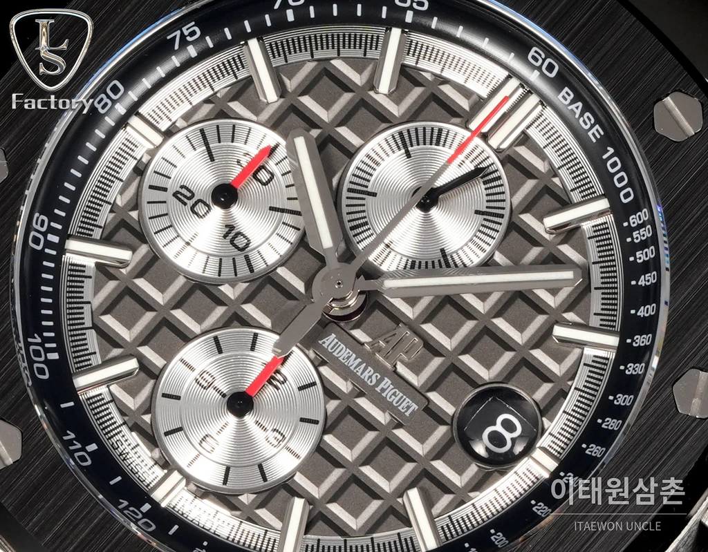 오데마피게 로열오크 오프쇼어 스틸 그레이다이얼 크로노그래프 오토매틱 44mm