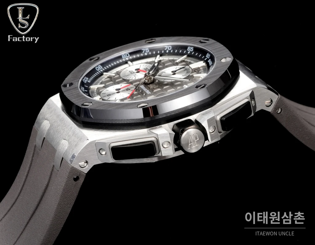 오데마피게 로열오크 오프쇼어 스틸 그레이다이얼 크로노그래프 오토매틱 44mm