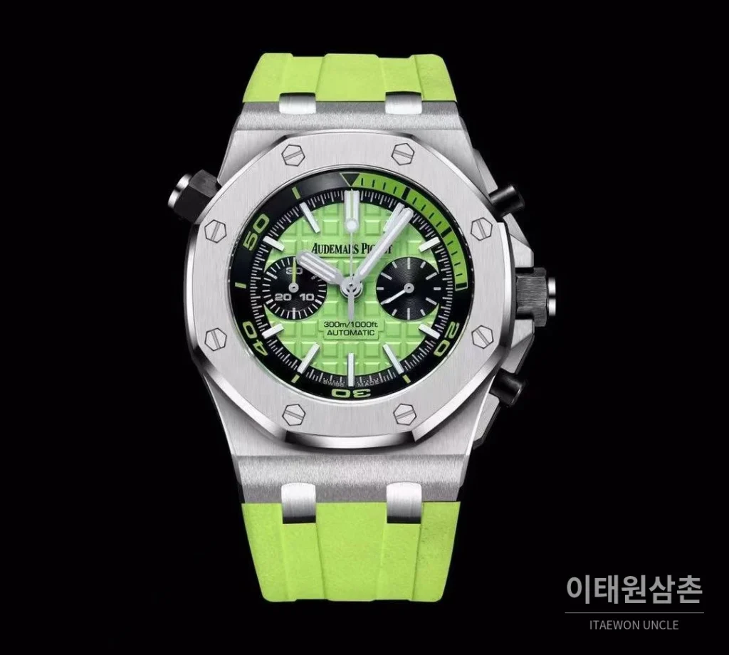 오데마피게 로열오크오프쇼어 스틸 와플다이얼 크로노그래프 오토매틱 42mm 블랙 그린 러버 스트랩