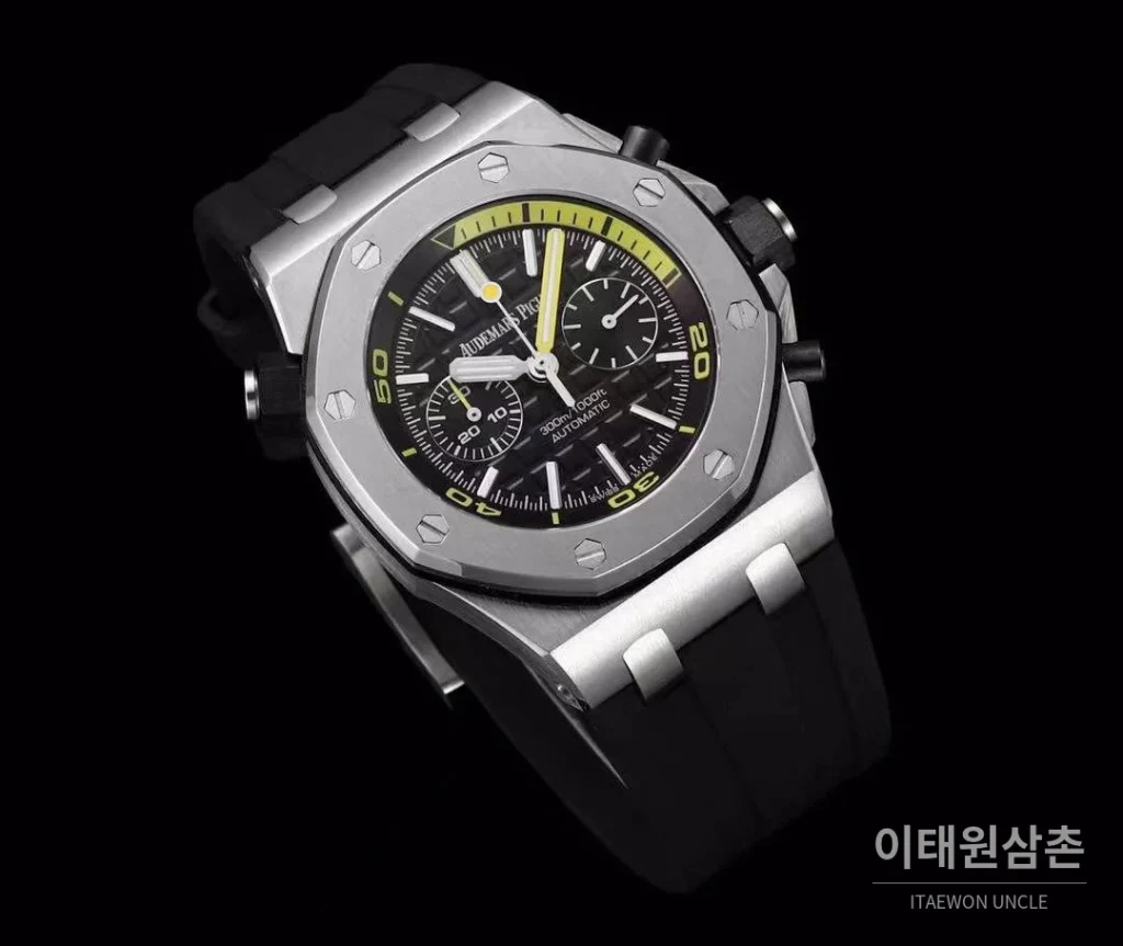 오데마피게 로열오크오프쇼어 스틸 와플다이얼 크로노그래프 오토매틱 42mm 블랙 블랙 러버 스트랩