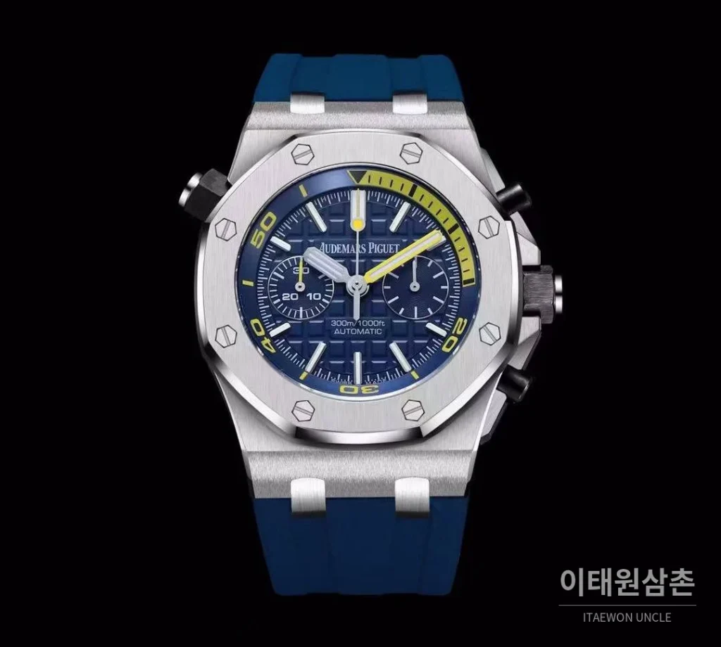 오데마피게 로열오크오프쇼어 스틸 와플다이얼 크로노그래프 오토매틱 42mm 블랙 블루 러버 스트랩