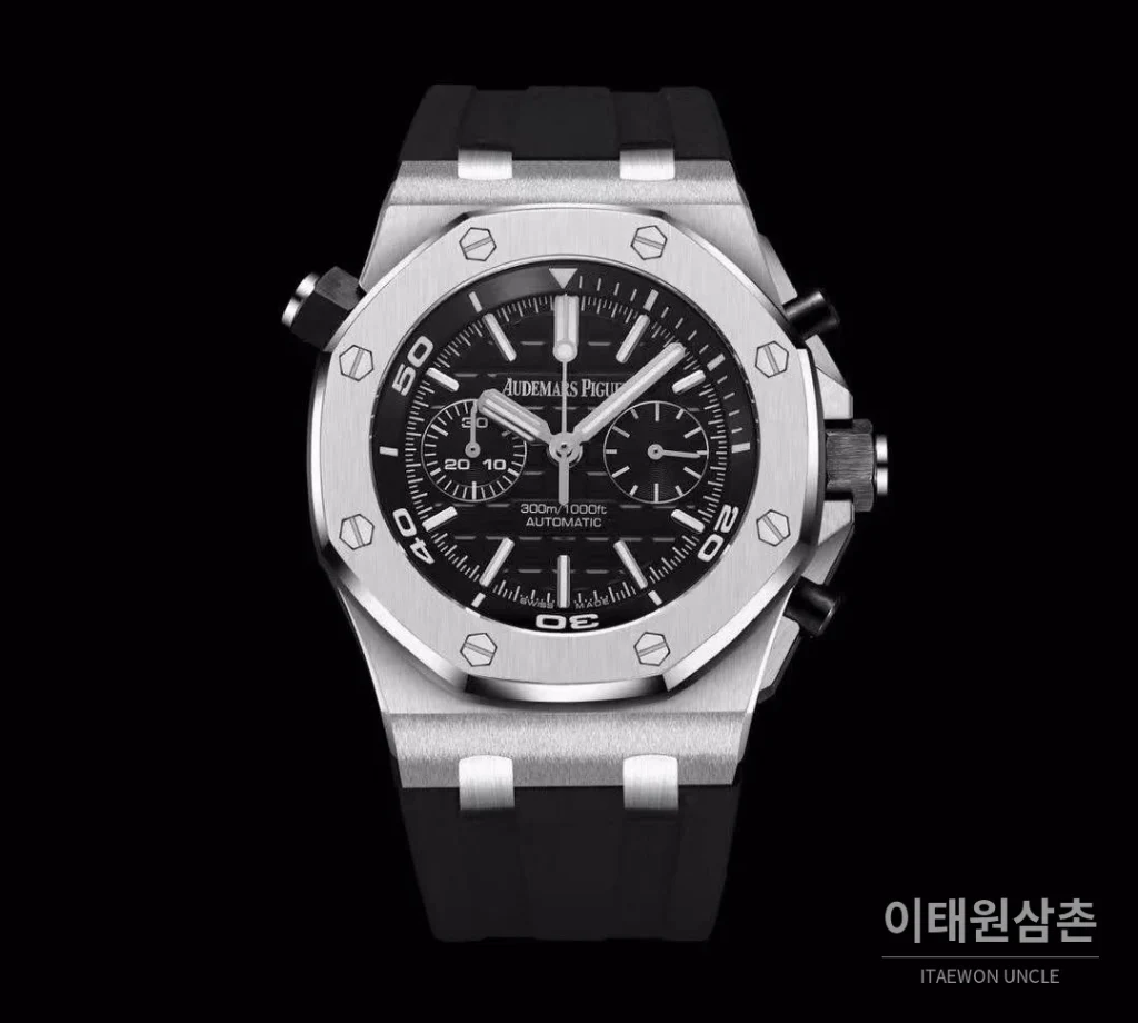 오데마피게 로열오크오프쇼어 스틸 와플다이얼 크로노그래프 오토매틱 42mm 블랙 블랙 러버 스트랩 실버 베젤