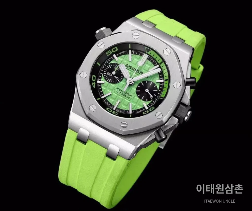 오데마피게 로열오크오프쇼어 스틸 와플다이얼 크로노그래프 오토매틱 42mm 블랙 그린 러버 스트랩