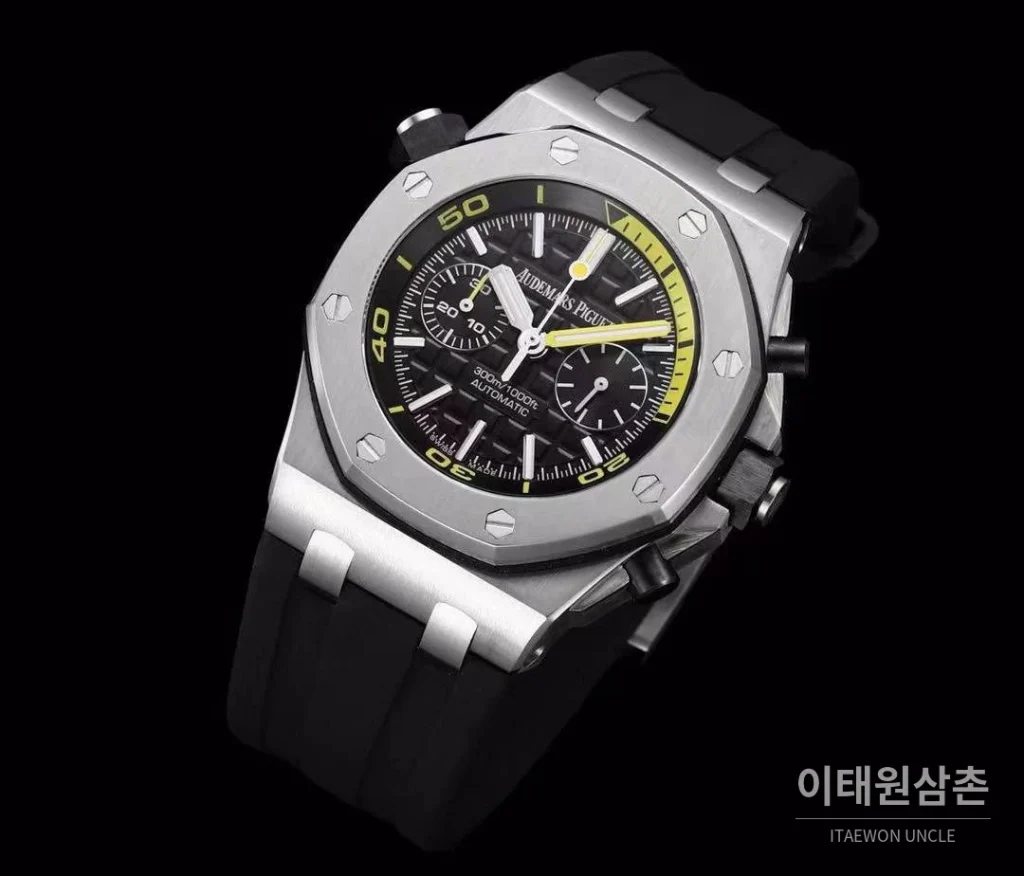 오데마피게 로열오크오프쇼어 스틸 와플다이얼 크로노그래프 오토매틱 42mm 블랙 블랙 러버 스트랩