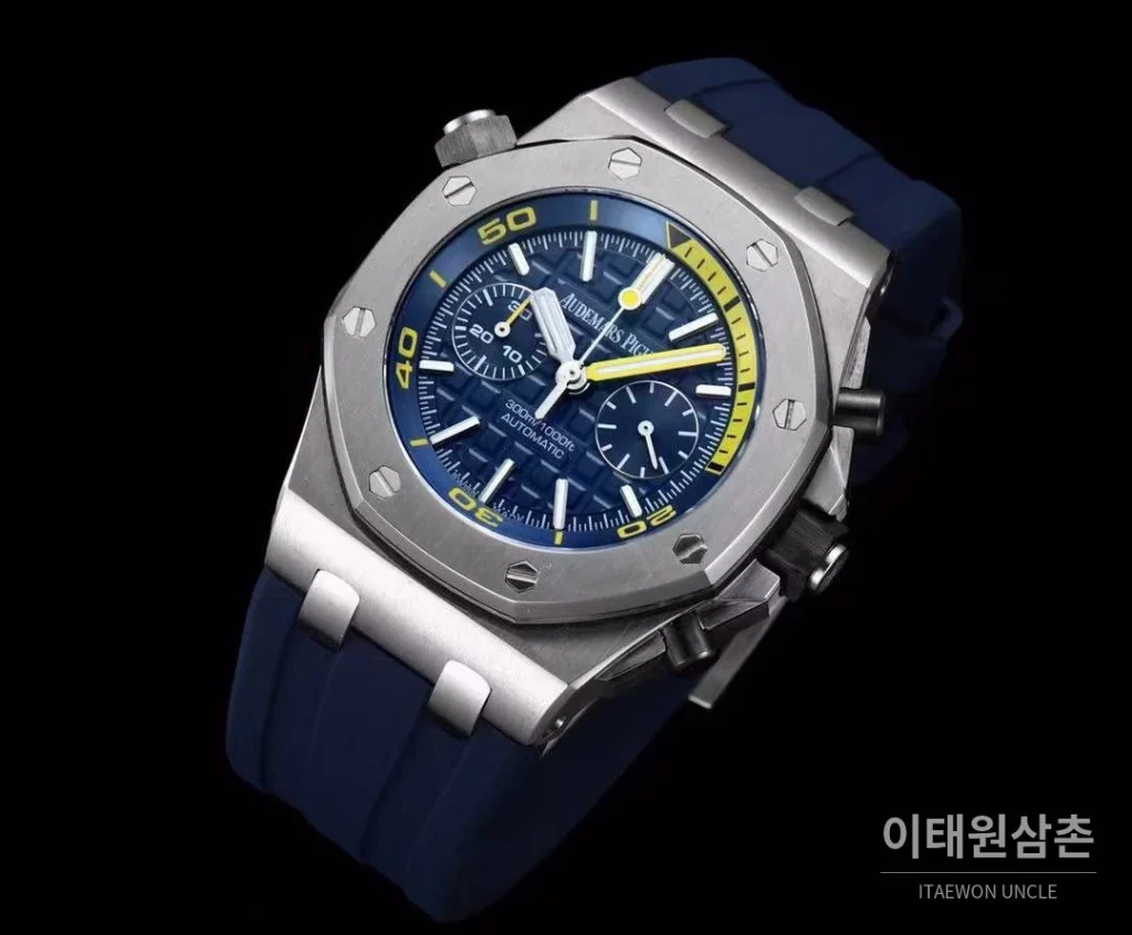 오데마피게 로열오크오프쇼어 스틸 와플다이얼 크로노그래프 오토매틱 42mm 블랙 블루 러버 스트랩