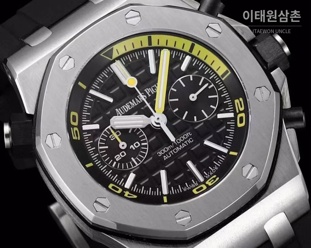 오데마피게 로열오크오프쇼어 스틸 와플다이얼 크로노그래프 오토매틱 42mm 블랙 블랙 러버 스트랩