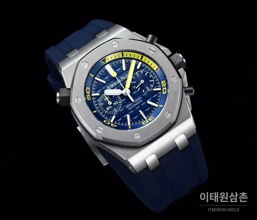 오데마피게 로열오크오프쇼어 스틸 와플다이얼 크로노그래프 오토매틱 42mm 블랙 블루 러버 스트랩
