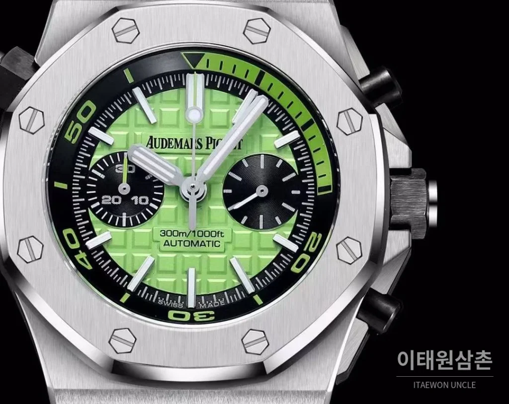 오데마피게 로열오크오프쇼어 스틸 와플다이얼 크로노그래프 오토매틱 42mm 블랙 그린 러버 스트랩