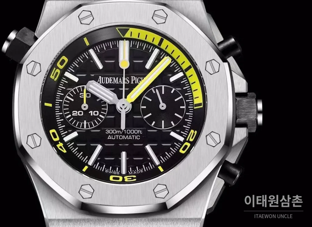 오데마피게 로열오크오프쇼어 스틸 와플다이얼 크로노그래프 오토매틱 42mm 블랙 블랙 러버 스트랩