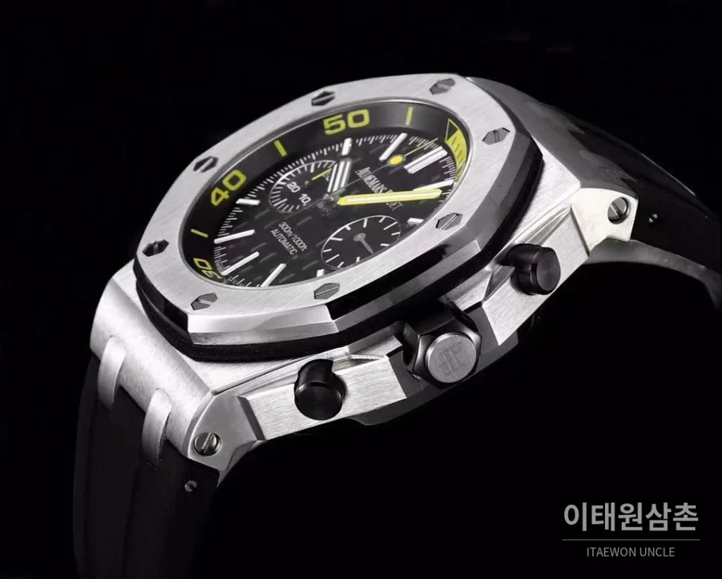오데마피게 로열오크오프쇼어 스틸 와플다이얼 크로노그래프 오토매틱 42mm 블랙 블랙 러버 스트랩