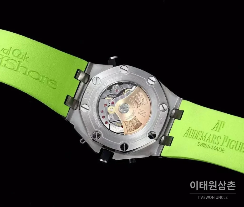 오데마피게 로열오크오프쇼어 스틸 와플다이얼 크로노그래프 오토매틱 42mm 블랙 그린 러버 스트랩