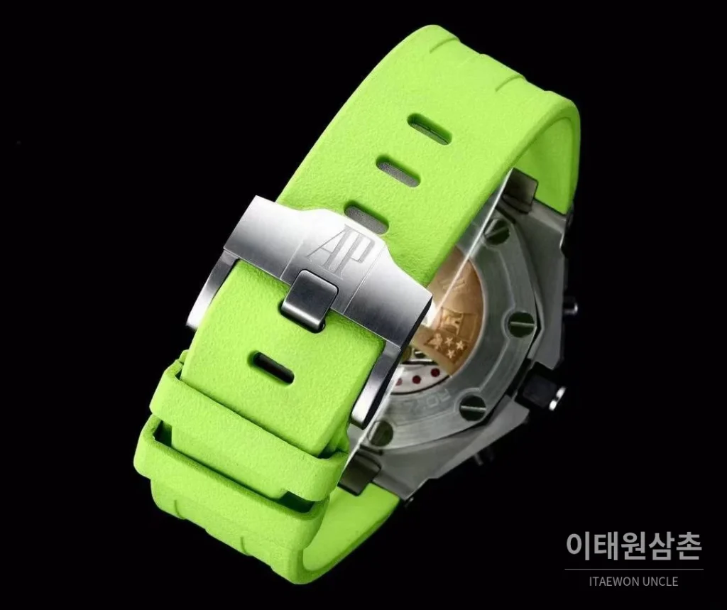 오데마피게 로열오크오프쇼어 스틸 와플다이얼 크로노그래프 오토매틱 42mm 블랙 그린 러버 스트랩