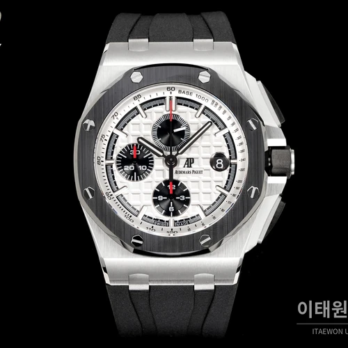 오데마피게 로열오크 오프쇼어 스틸 화이트다이얼 크로노그래프 오토매틱 44mm