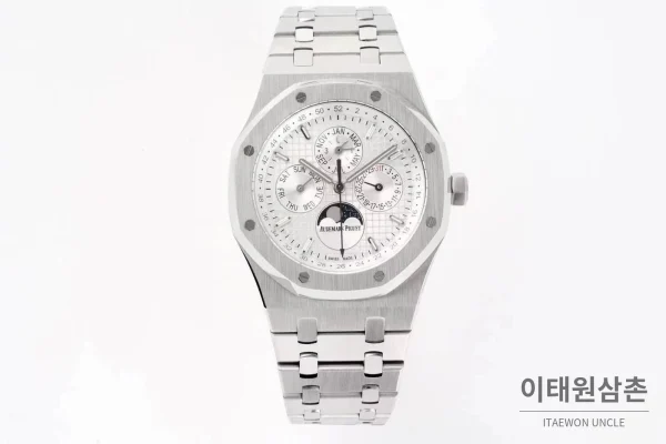 오데마피게 로열오크 퍼페추얼 캘린더 문페이즈 오토매틱 41mm 블루 / 블랙 오데마피게 로열오크 퍼페추얼 캘린더 문페이즈 오토매틱 41mm 블루 / 블랙 스틸 브레이슬릿
