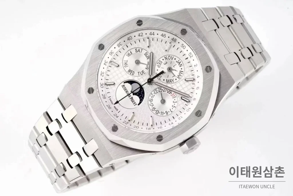 오데마피게 로열오크 퍼페추얼 캘린더 문페이즈 오토매틱 41mm 블루 / 블랙 스틸 브레이슬릿