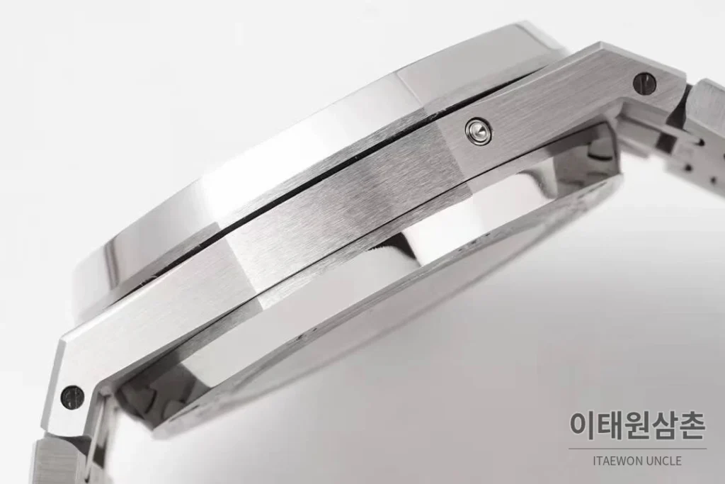 오데마피게 로열오크 퍼페추얼 캘린더 문페이즈 오토매틱 41mm 블루 / 블랙 스틸 브레이슬릿 (3)