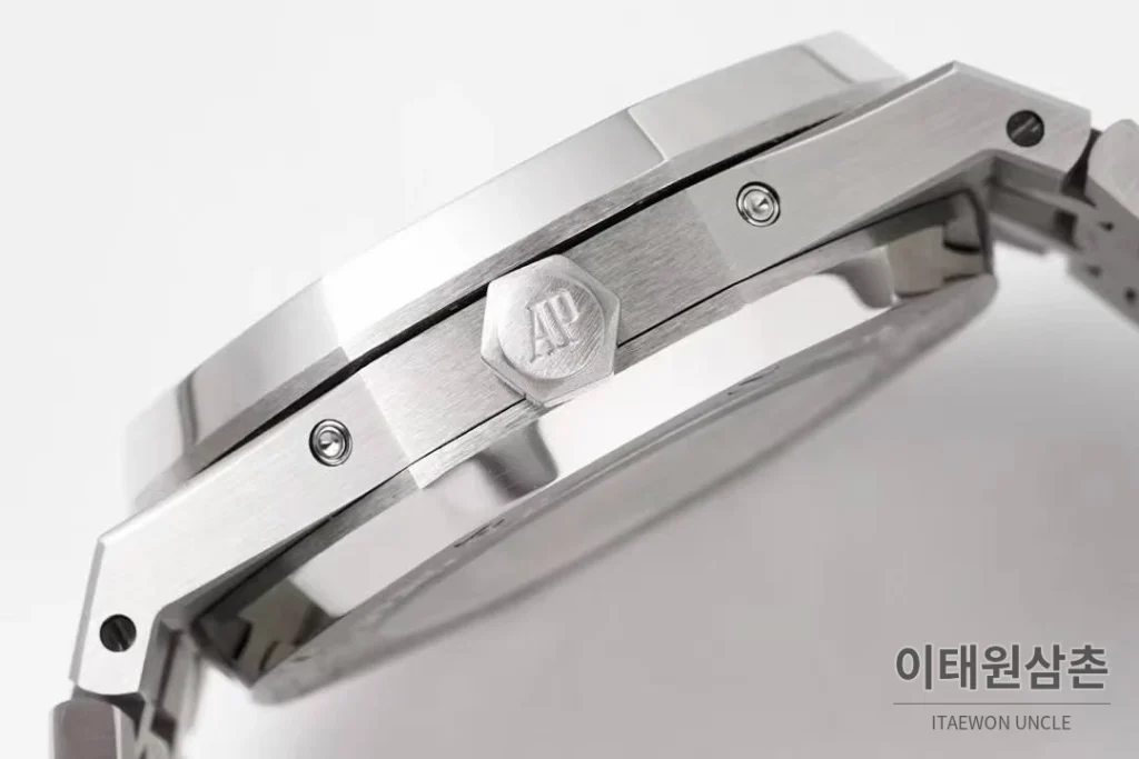 오데마피게 로열오크 퍼페추얼 캘린더 문페이즈 오토매틱 41mm 블루 / 블랙 스틸 브레이슬릿 (2)