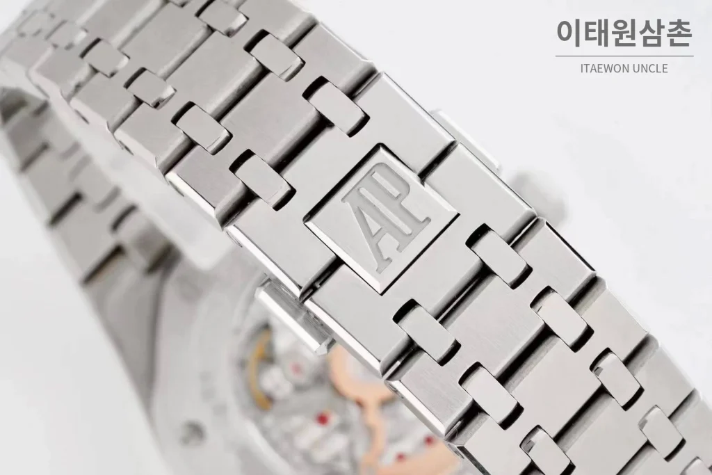 오데마피게 로열오크 퍼페추얼 캘린더 문페이즈 오토매틱 41mm 블루 / 블랙 스틸 브레이슬릿