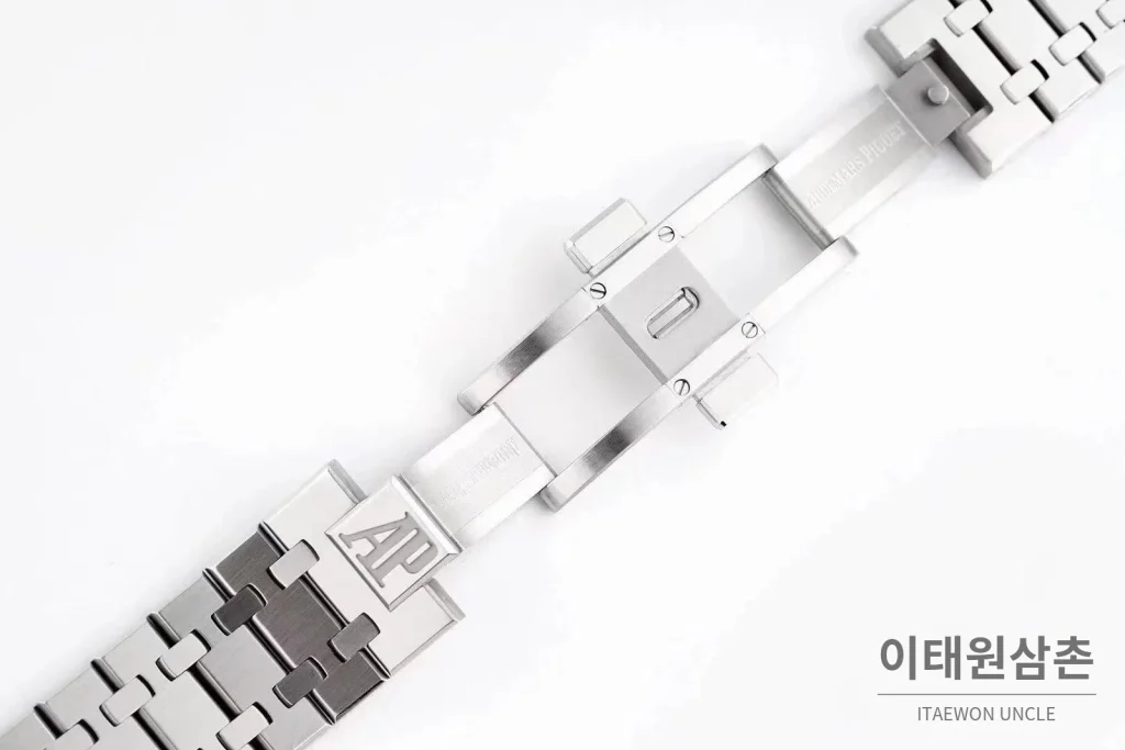 오데마피게 로열오크 퍼페추얼 캘린더 문페이즈 오토매틱 41mm 블루 / 블랙 스틸 브레이슬릿
