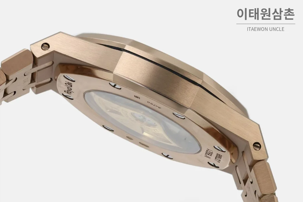 오데마피게 로열오크 로즈골드베젤 화이트다이얼 기계식 37mm