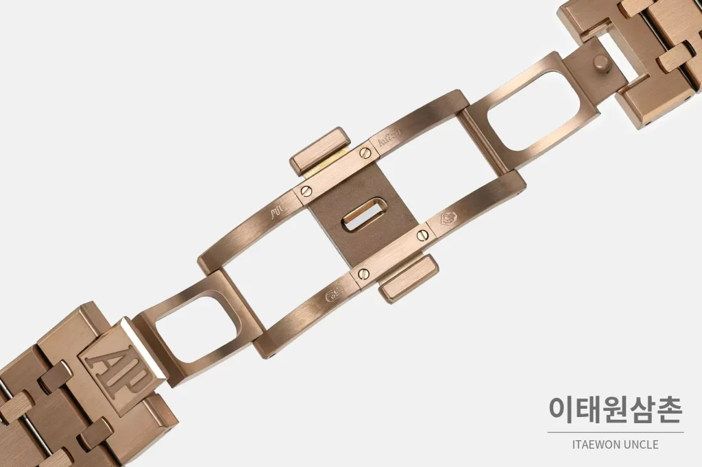 오데마피게 로열오크 로즈골드베젤 화이트다이얼 기계식 37mm