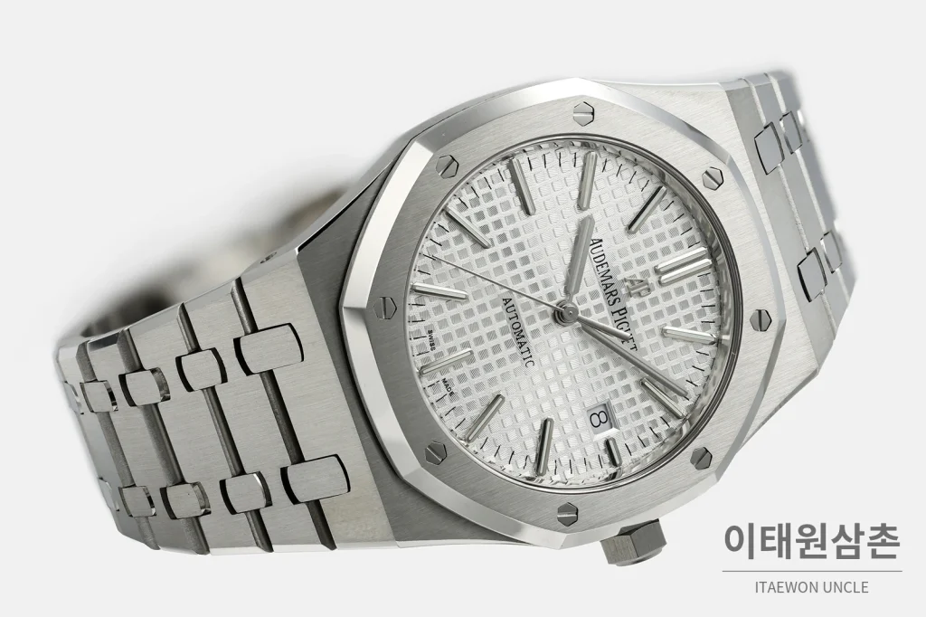 오데마피게 로열오크 실버베젤 화이트다이얼 기계식 37mm