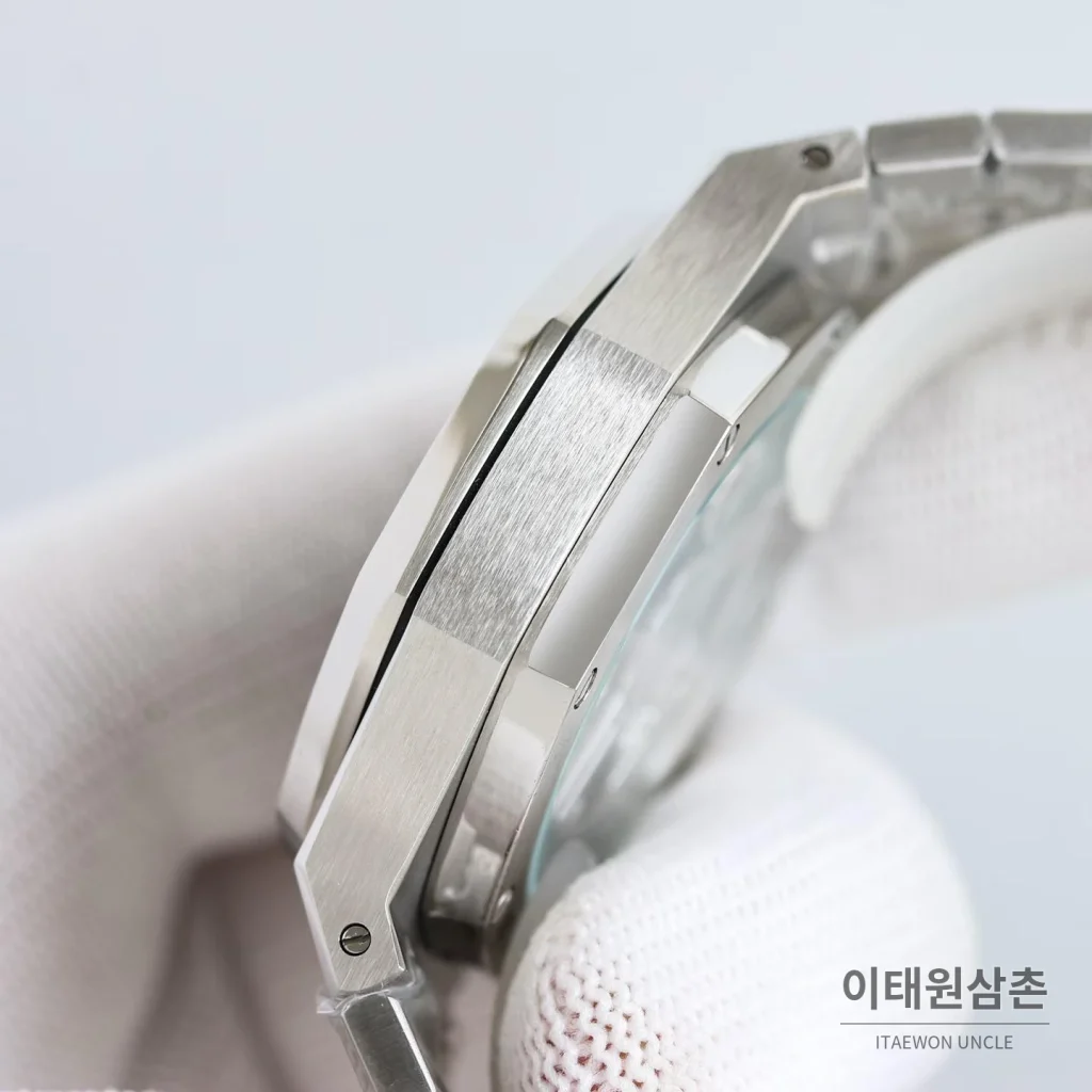 오데마피게 로열오크 스틸 블루다이얼 플라잉투르비용 오토매틱 41mm 26530ST.OO.1220ST.01