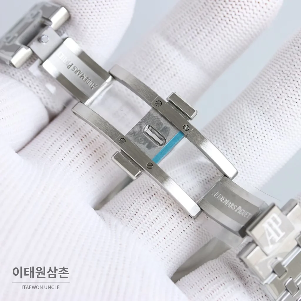 오데마피게 로열오크 스틸 블루다이얼 플라잉투르비용 오토매틱 41mm 26530ST.OO.1220ST.01 (2)