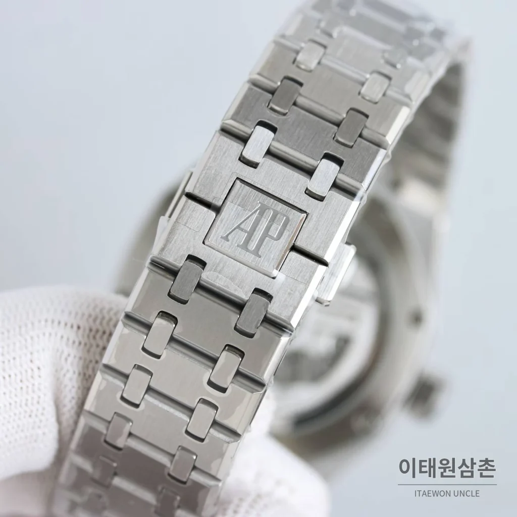 오데마피게 로열오크 스틸 블루다이얼 플라잉투르비용 오토매틱 41mm 26530ST.OO.1220ST.01 (3)