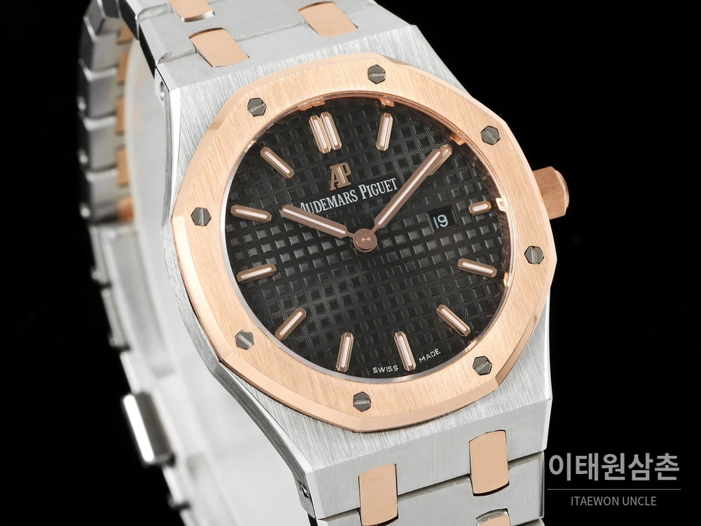 오데마피게 로열오크 스와로브스키 베젤 그랑 타피스리 쿼츠 33mm 67651OR 블랙 다이얼 투톤 브레이슬릿 (2)