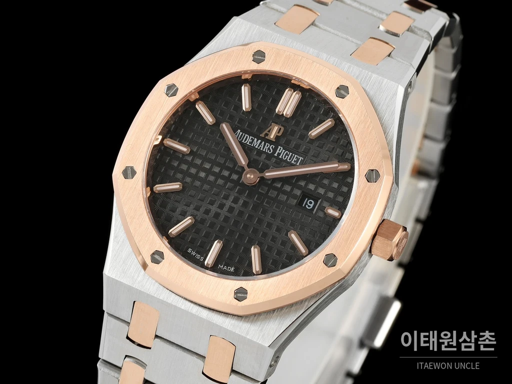 오데마피게 로열오크 스와로브스키 베젤 그랑 타피스리 쿼츠 33mm 67651OR 블랙 다이얼 투톤 브레이슬릿 (2)