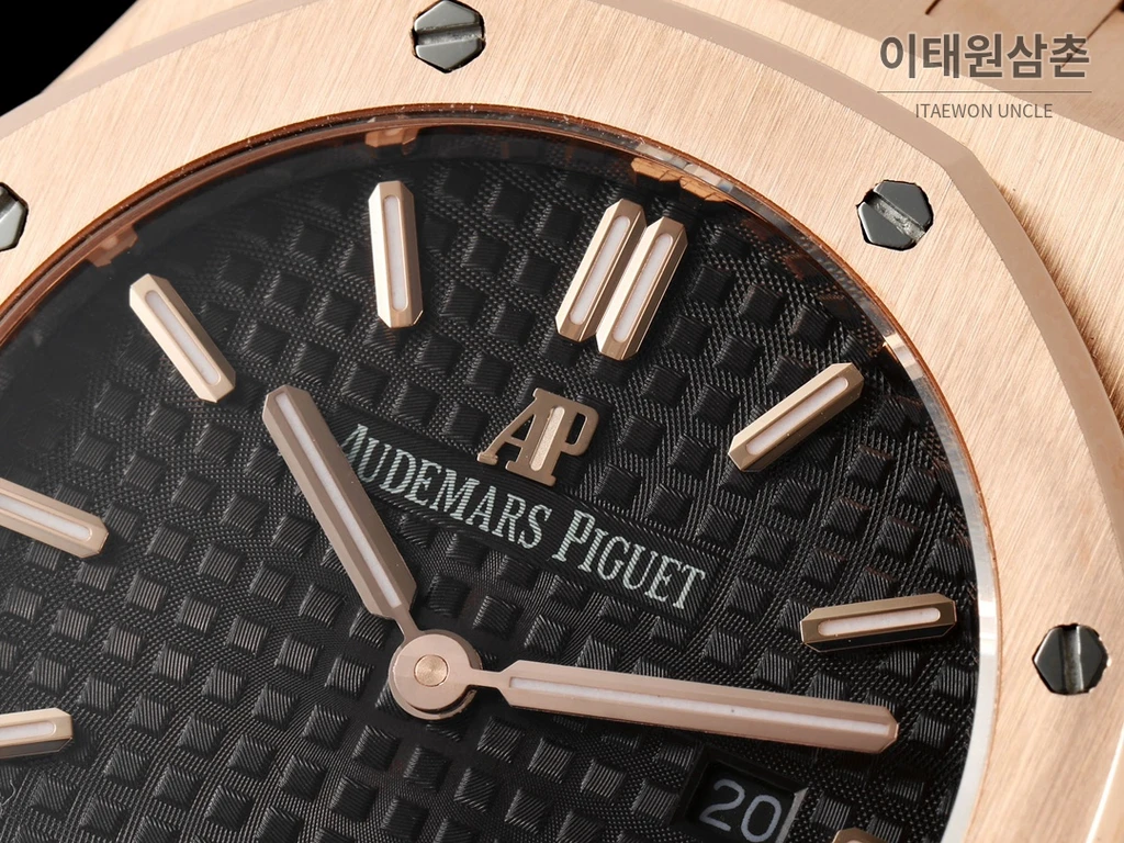 오데마피게 로열오크 스와로브스키 베젤 그랑 타피스리 쿼츠 33mm 67651OR 블랙 다이얼 로즈골드 브레이슬릿 (2)