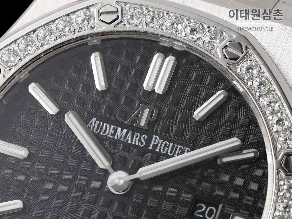 오데마피게 로열오크 스와로브스키 베젤 그랑 타피스리 쿼츠 33mm 67651OR 블랙 다이얼 스틸 브레이슬릿 (2)