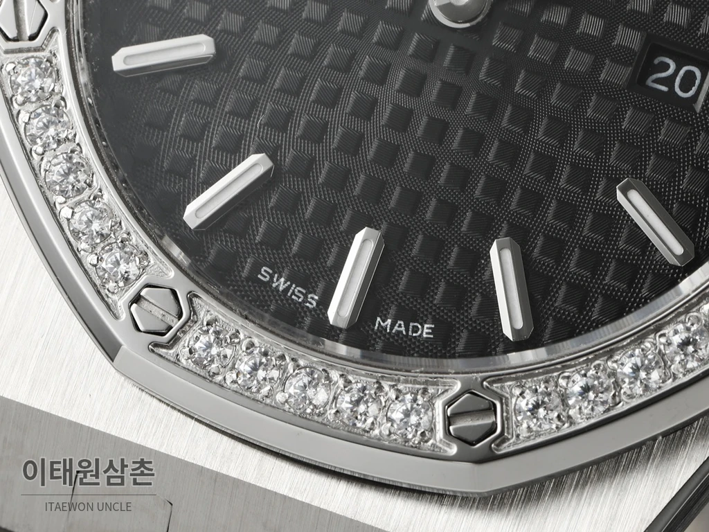 오데마피게 로열오크 스와로브스키 베젤 그랑 타피스리 쿼츠 33mm 67651OR 블랙 다이얼 스틸 브레이슬릿 (2)