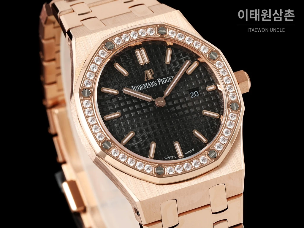 오데마피게 로열오크 스와로브스키 베젤 그랑 타피스리 쿼츠 33mm 67651OR 블랙 다이얼 로즈골드 브레이슬릿