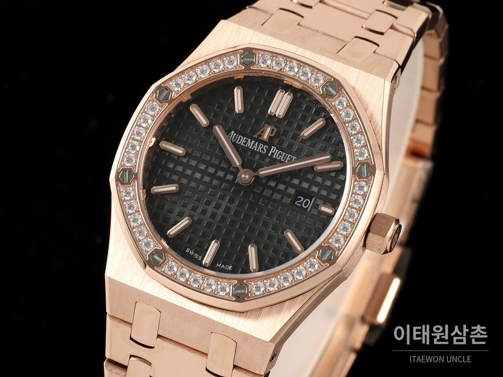 오데마피게 로열오크 스와로브스키 베젤 그랑 타피스리 쿼츠 33mm 67651OR 블랙 다이얼 로즈골드 브레이슬릿